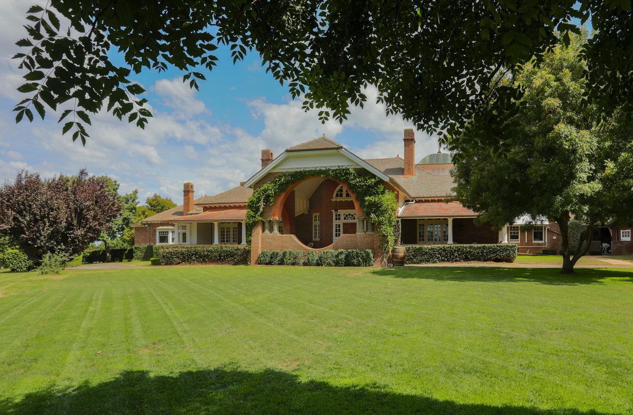 Petersons Armidale Winery And Guesthouse Екстериор снимка
