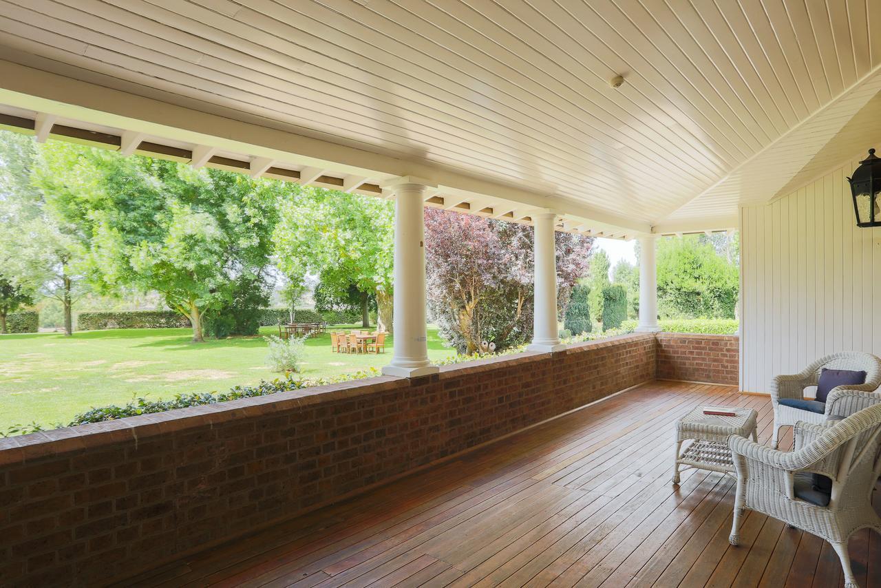 Petersons Armidale Winery And Guesthouse Екстериор снимка