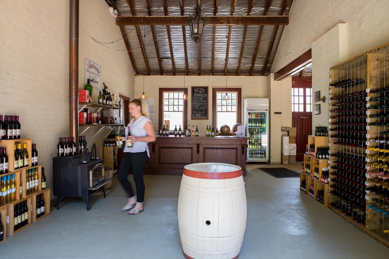 Petersons Armidale Winery And Guesthouse Екстериор снимка