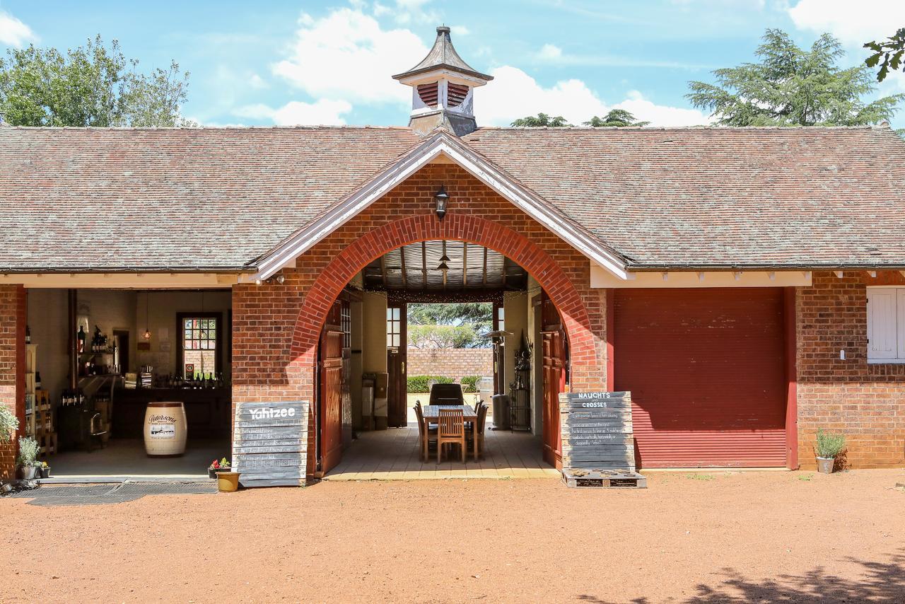 Petersons Armidale Winery And Guesthouse Екстериор снимка
